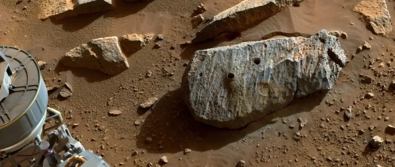 Образец марсианской породы может содержать следы жизни 