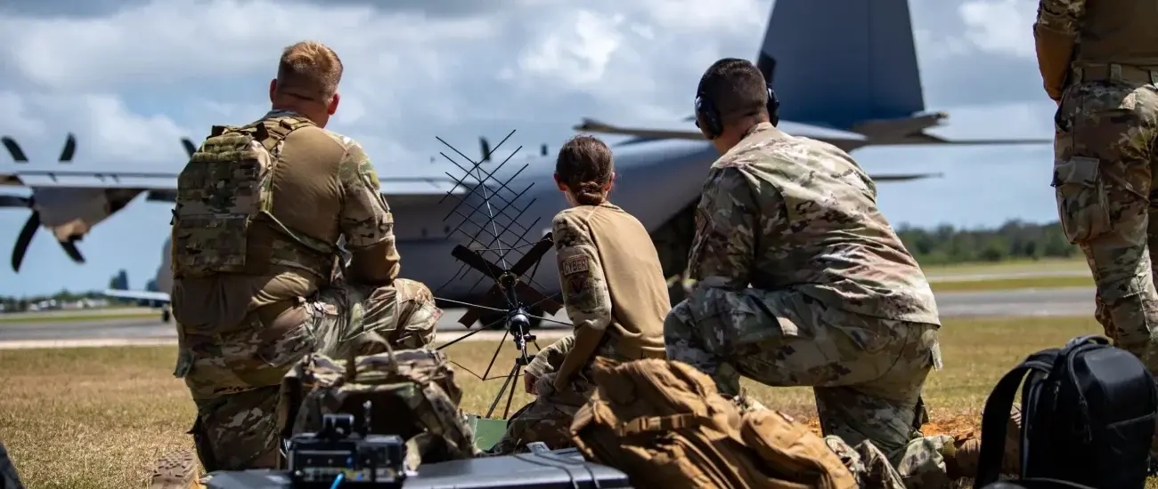 Военные самолеты США подключат к спутникам Intelsat и Starlink