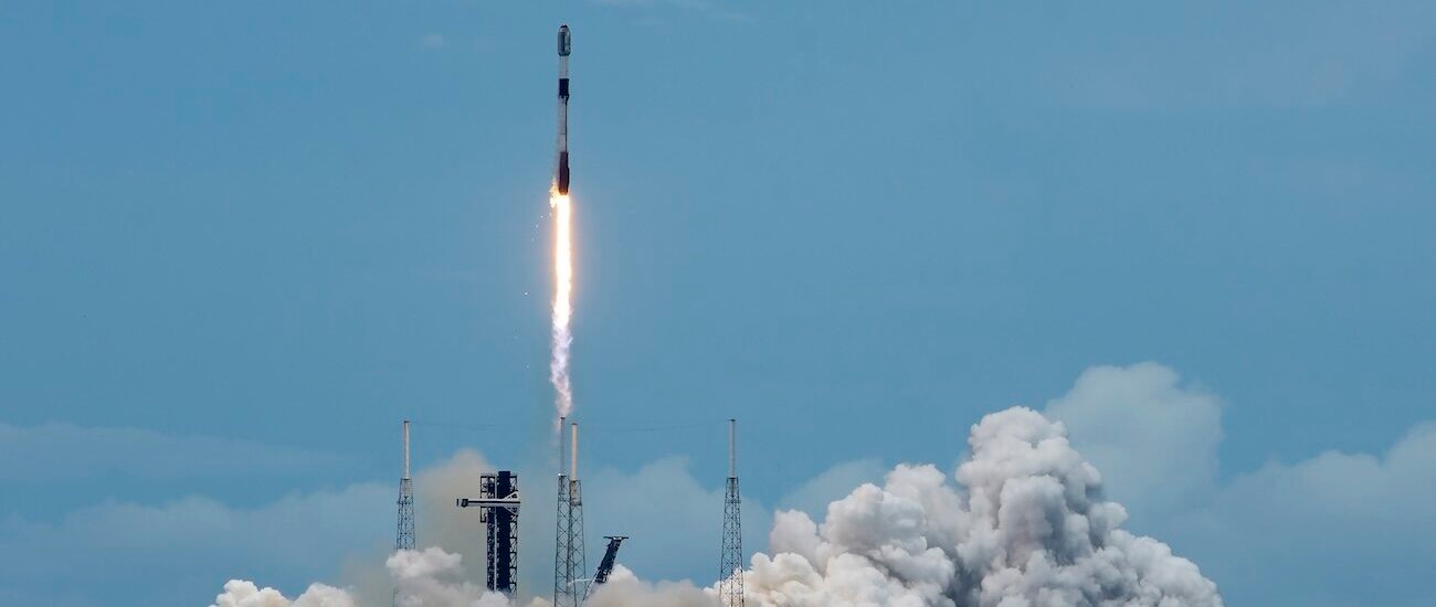SpaceX двумя пусками вывела на орбиту еще 42 спутника Starlink