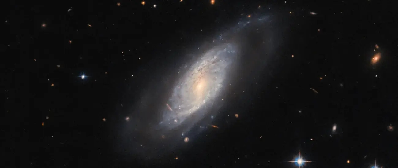 «Хаббл» запечатлел «звездную фабрику» в 240 миллионах световых лет от Земли