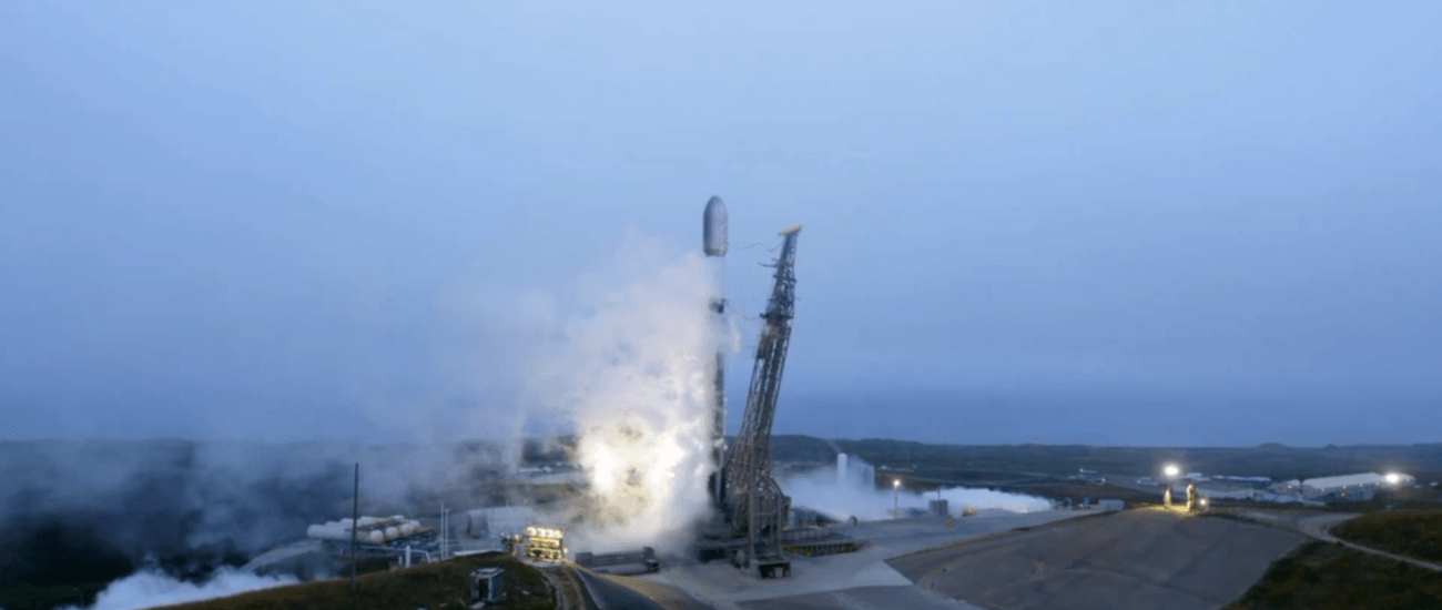 Один или 21 спутник: SpaceX провела секретный запуск в интересах разведки США