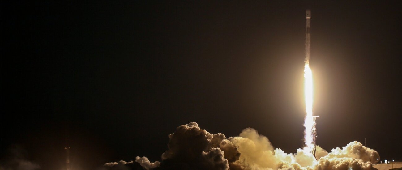 SpaceX отправила на орбиту 23 аппарата Starlink и два военных спутника