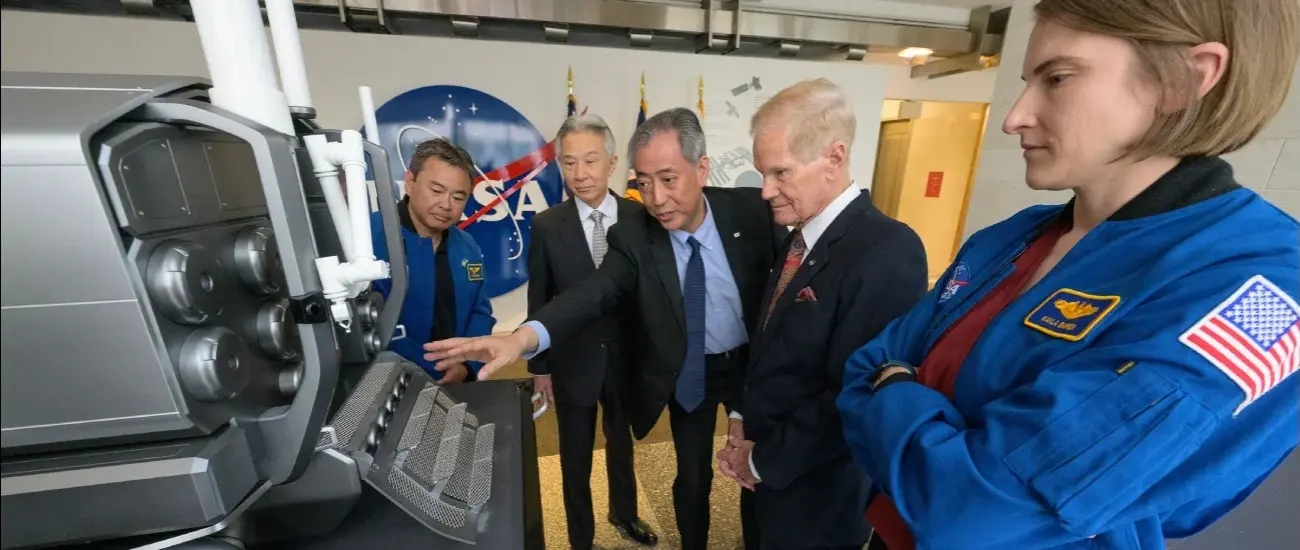 Байден заявил о планах США отправить японского астронавта на Луну
