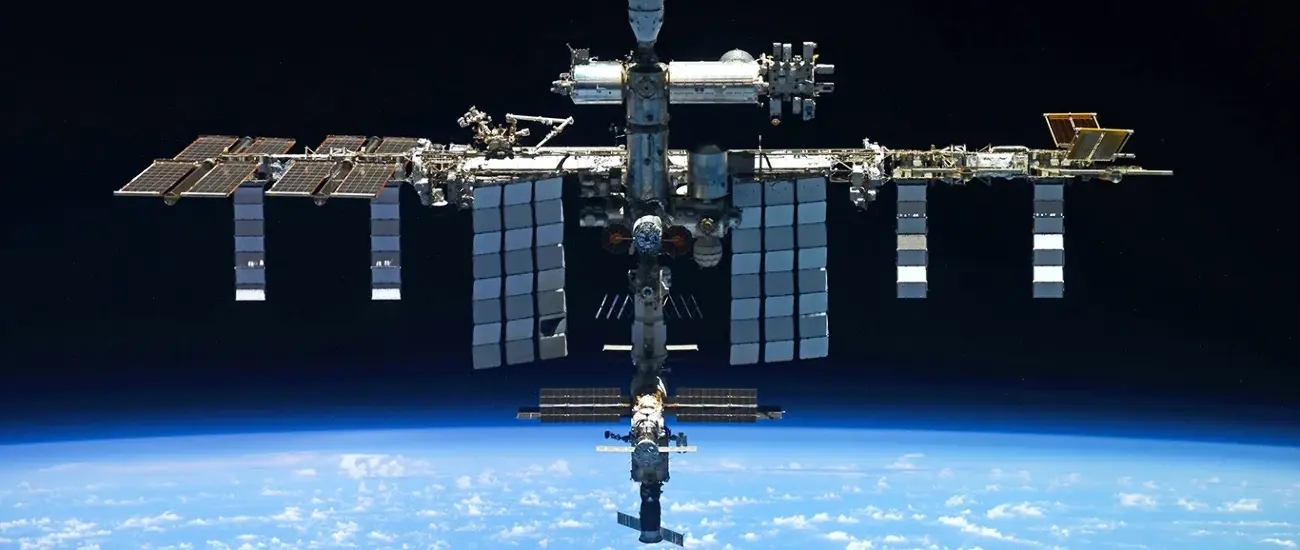 Роскосмос сообщил об утечке воздуха на МКС — угрозы экипажу нет