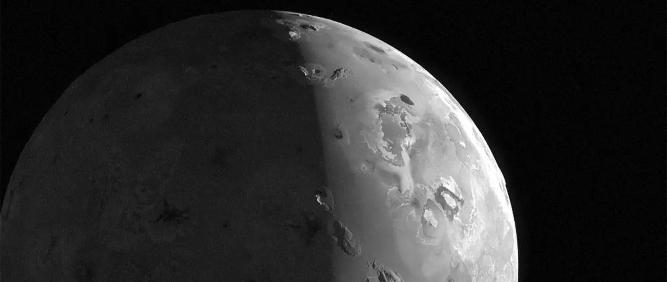 Зонд «Юнона» в деталях заснял самое вулканически активное тело Солнечной системы