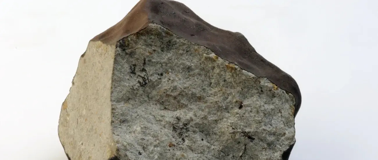 Полвека пролежал в коробке: найденный 48 лет назад камень оказался метеоритом
