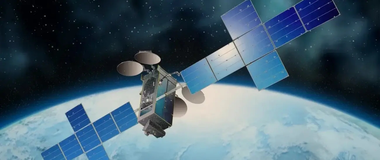 Самый тяжелый спутник связи развернулся на геостационарной орбите