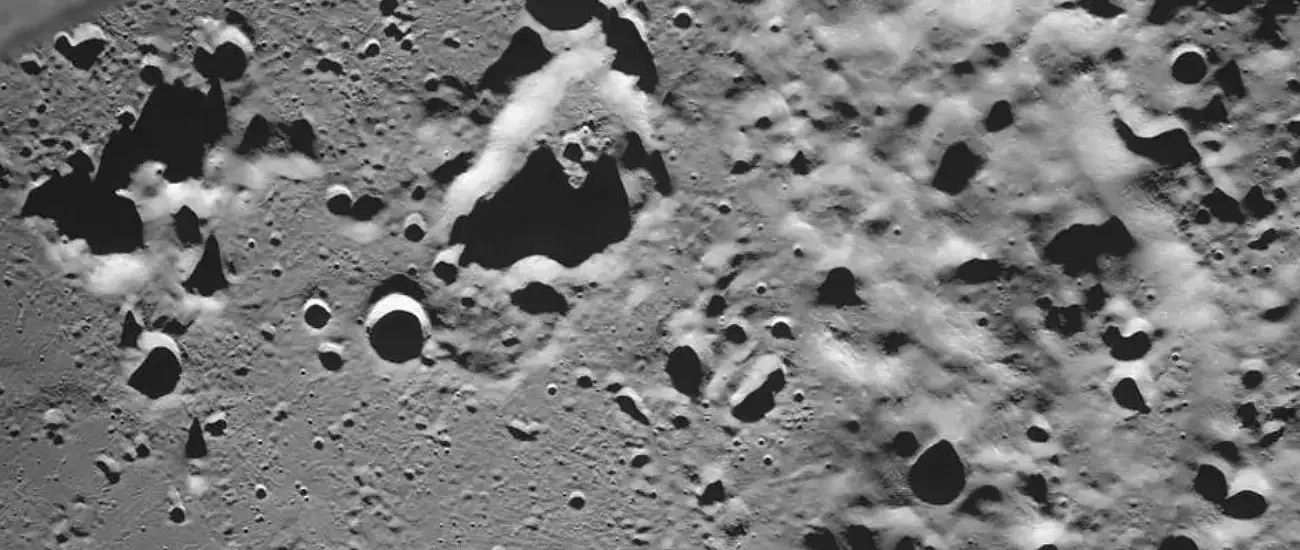 Российские ученые оценили запасы воды в кратере Зееман благодаря снимкам «Луны-25»