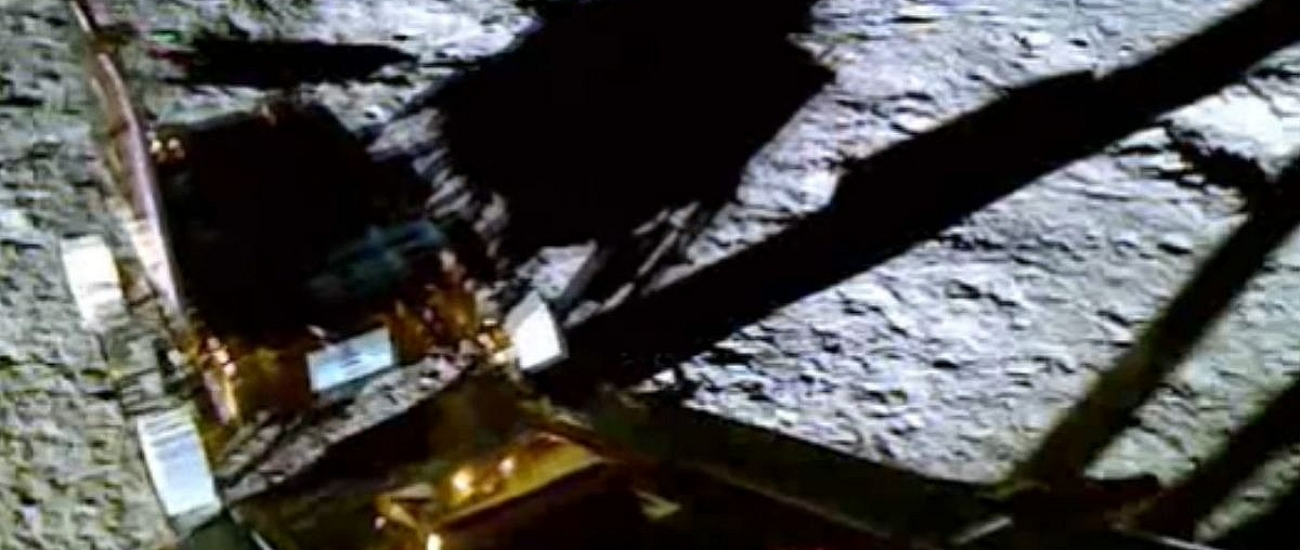 Индийский луноход «Прагьян» передал первые данные: грунт Луны оказался горячим