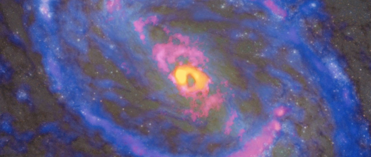 Сверхмассивные черные дыры меняют химический состав галактик