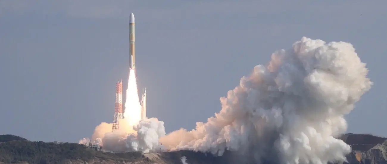 Новейшая японская ракета вывела на орбиту имитатор и два спутника