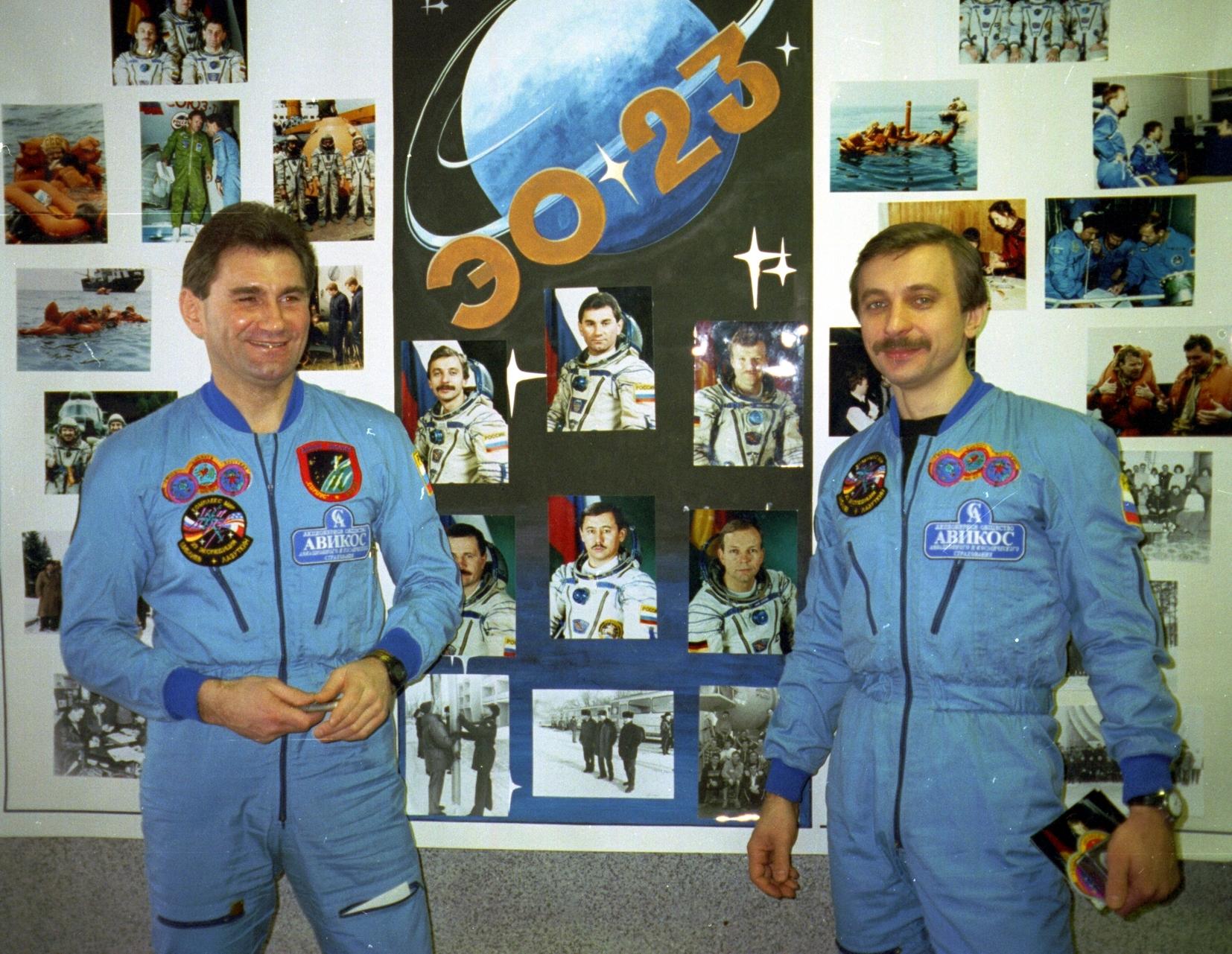 Экипаж 23-й основной экспедиции на станцию "Мир" - Василий Циблиев и Александр Лазуткин