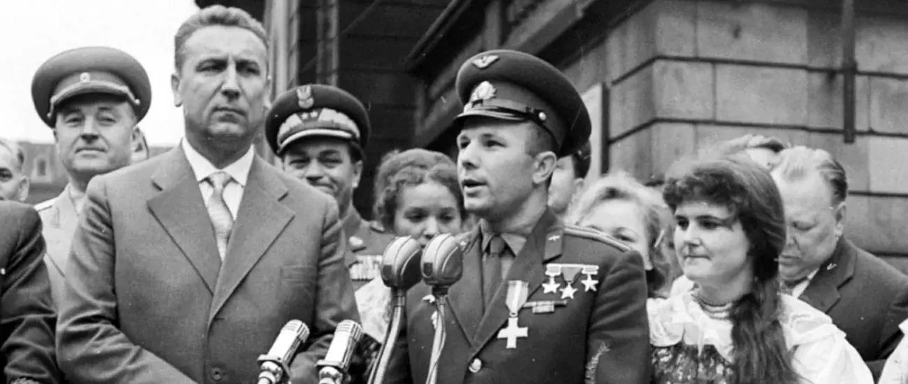Чем наградили Гагарина за первый в истории космический полет