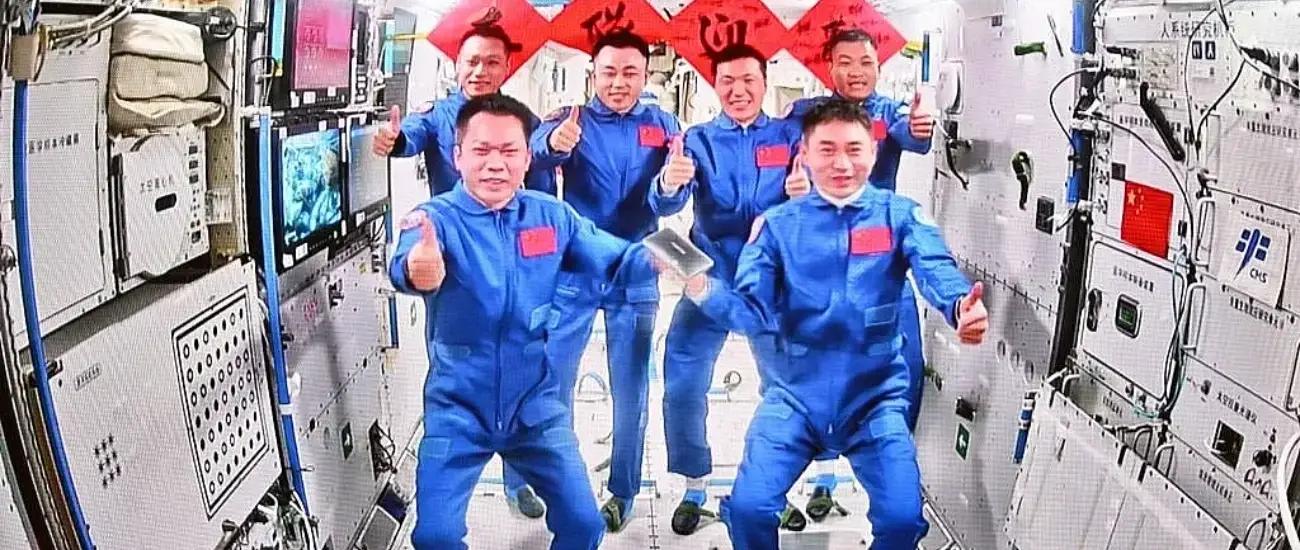 Трое китайских космонавтов прибыли на орбитальную станцию «Тяньгун»