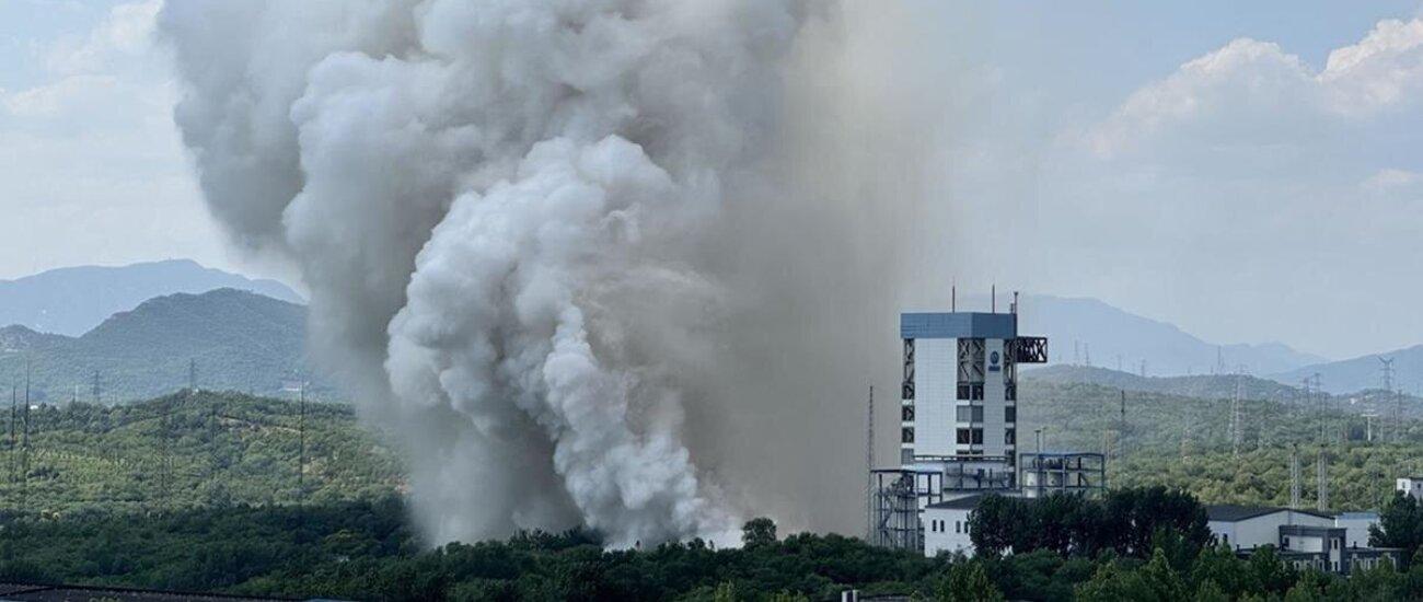Китай провел первые огневые испытания двигательной установки для лунной ракеты