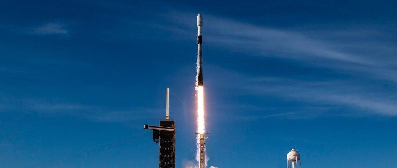 SpaceX запустила телекоммуникационный спутник и 23 аппарата Starlink