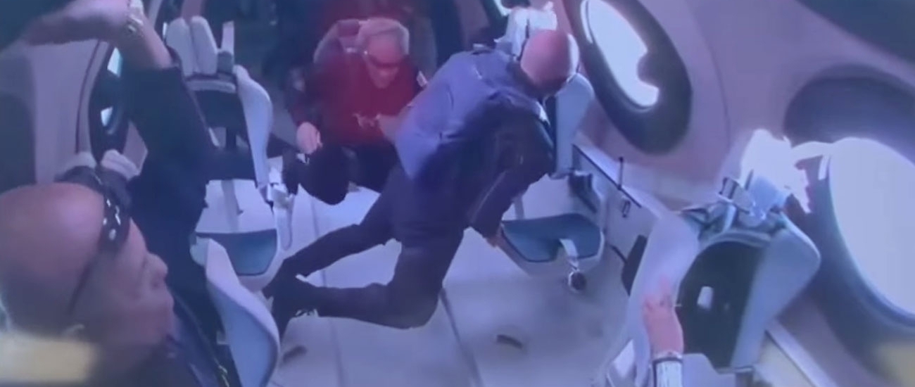 Virgin Galactic успешно свозила к границе космоса еще трех туристов