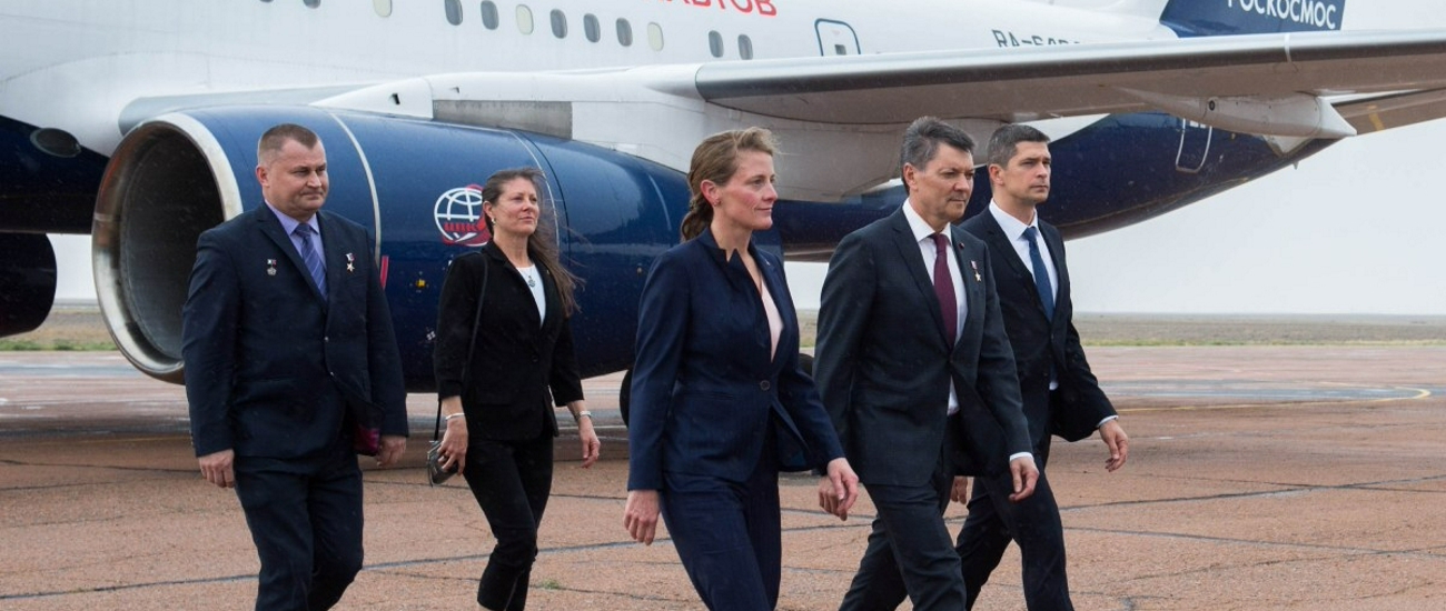 Экипажи 70-й и 71-й экспедиции на МКС прибыли на Байконур