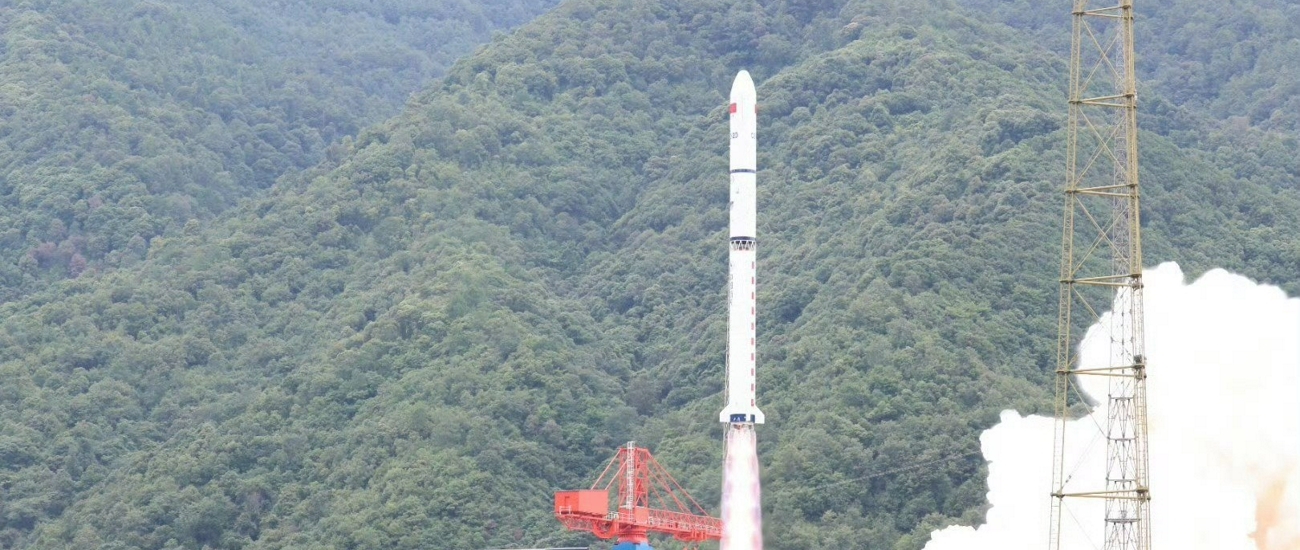 Китай успешно вывел на орбиту три спутника «Яогань-39»
