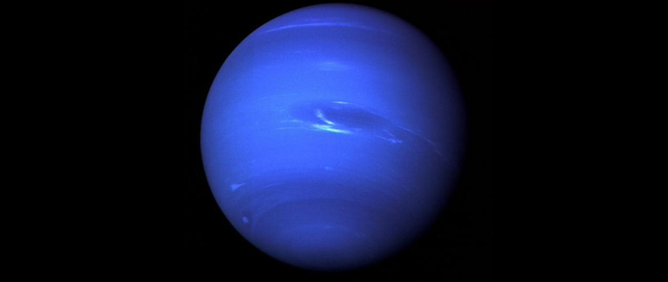 Астрономы впервые наблюдали темное пятно на Нептуне с Земли