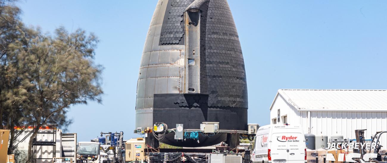 Маск показал прототип лунного посадочного аппарата в ответ на упреки NASA